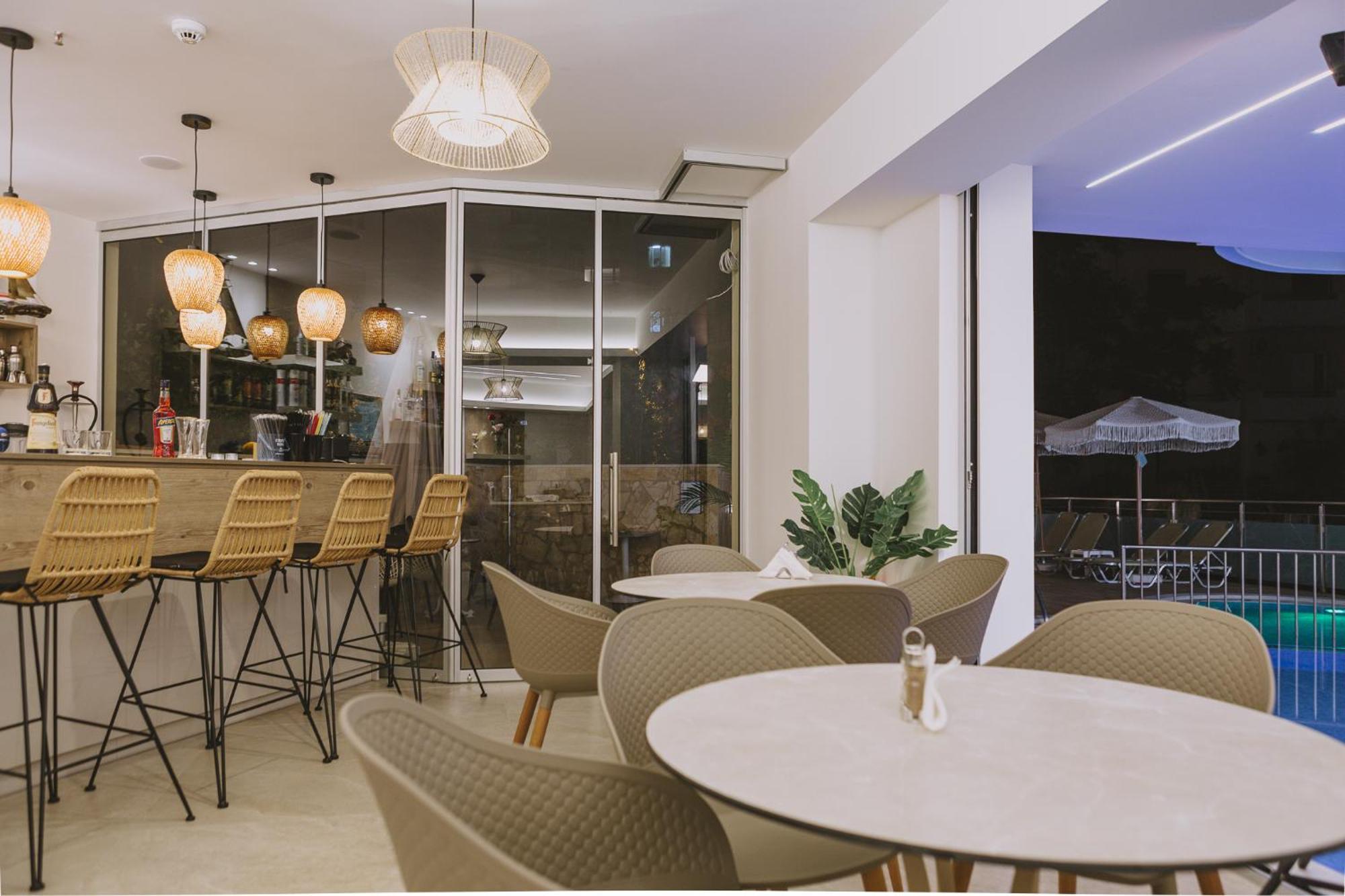 העיירה רתימנו Theo Beach Hotel Apartments מראה חיצוני תמונה