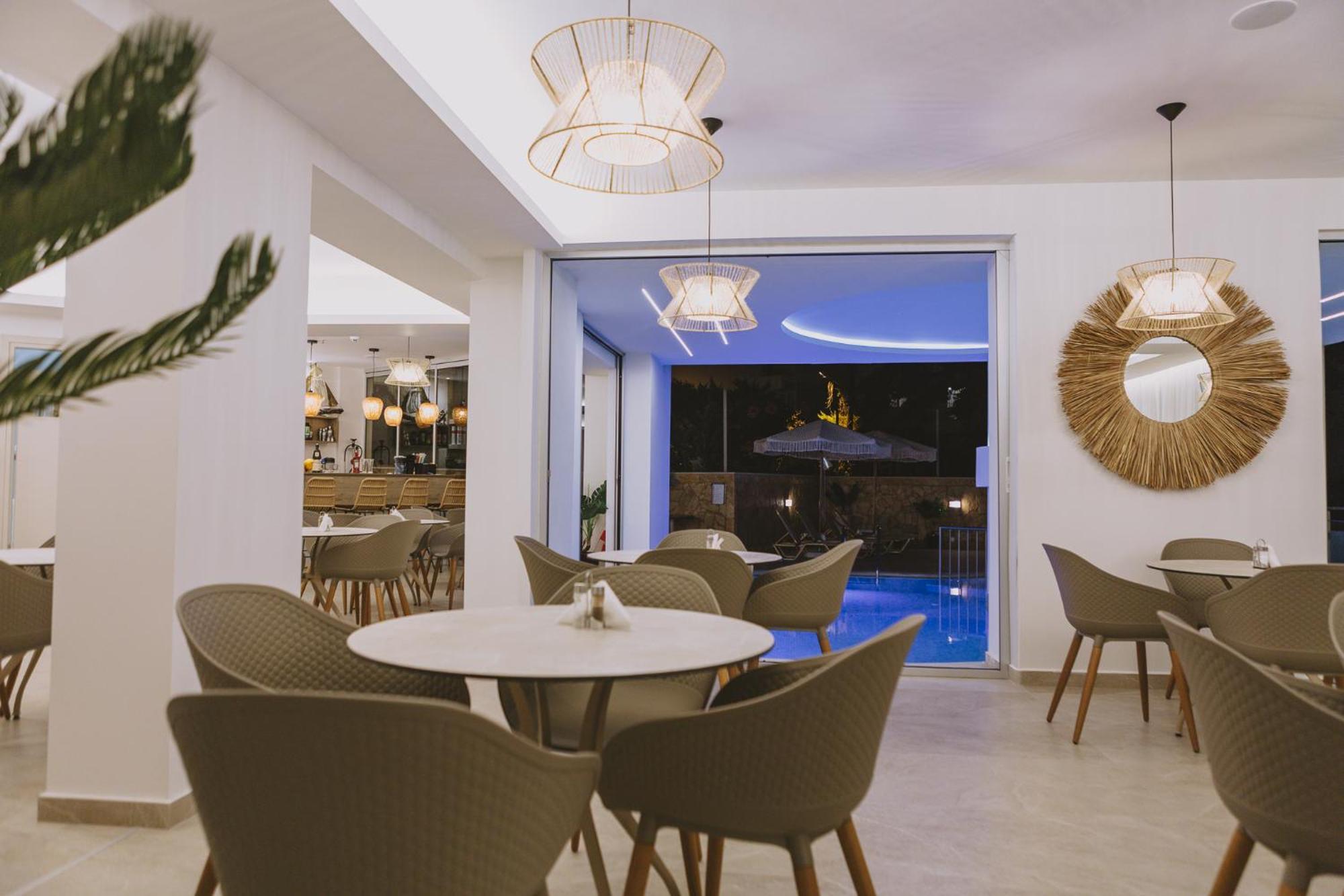 העיירה רתימנו Theo Beach Hotel Apartments מראה חיצוני תמונה